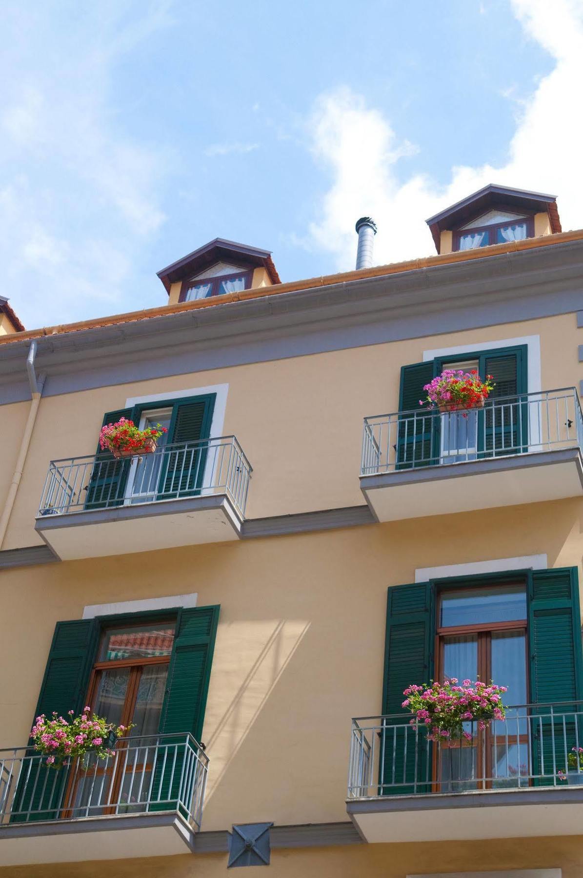Appartement Tetto Fiorito à Castellammare di Stabia Extérieur photo